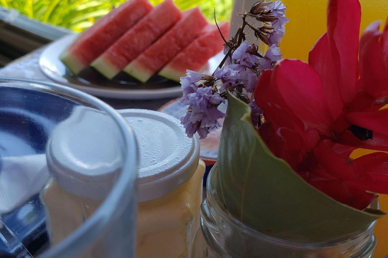 Elephant Guesthouse Beira Mar - Suites Com Cafe Da Manha Ilhabela Exterior photo